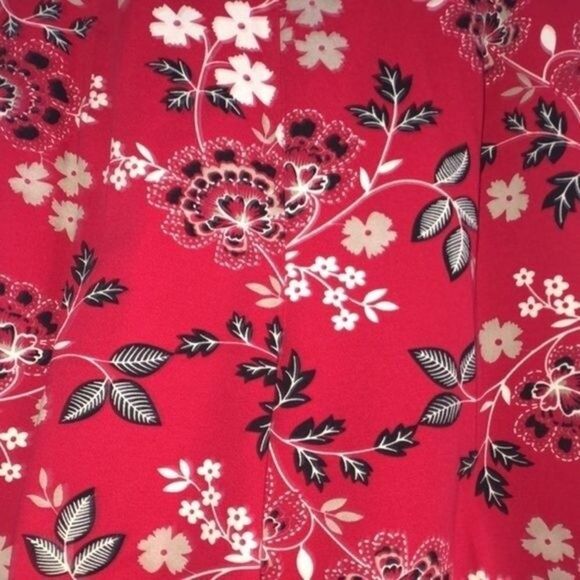 Briggs Capri floral vivid red womens pants size petite 8 - Picture 5 of 6